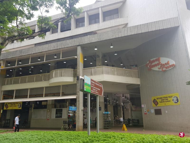 厦门街小贩中心1983年建成。（档案照片）