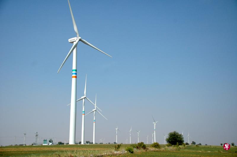 印度再生能源公司Greenko能源控股(Greenko Energy)获得新加坡政府投资公司(GIC)和阿布扎比投资局(ADIA)的2亿3000万美元资金。这笔资金将用于公司业务的持续发展,包括扩建现有风力发电厂等能再生能源项目。(档案照) 印度再生能源公司Greenko能源控股(Greenko Energy)获得新加坡政府投资公司(GIC)和阿布扎比投资局(ADIA)的2亿3000万美元资金。这笔资金将用于公司业务的持续发展,包括扩建现有风力发电厂等能再生能源项目。(档案照)