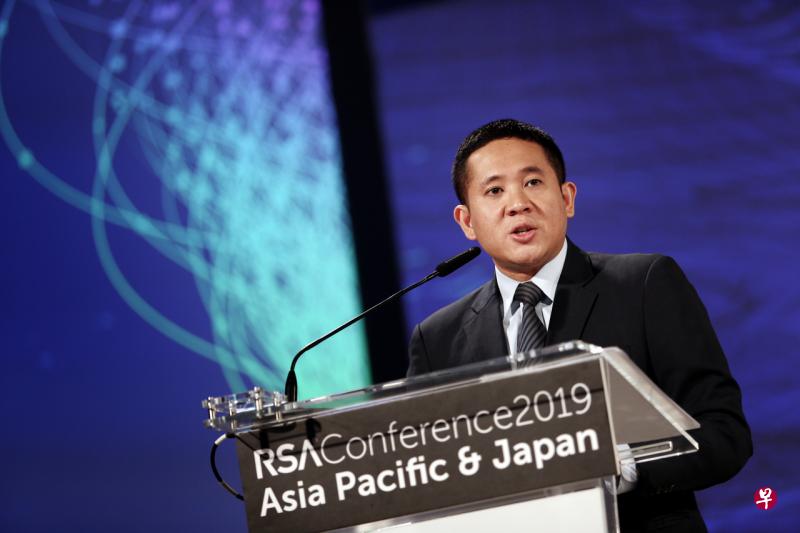 内政部高级政务次长安宁阿敏说,随着网络威胁不断增加,新加坡人才短缺,当局在网罗人才方面得趁早。(陈渊庄摄) 内政部高级政务次长安宁阿敏说,随着网络威胁不断增加,新加坡人才短缺,当局在网罗人才方面得趁早。(陈渊庄摄)