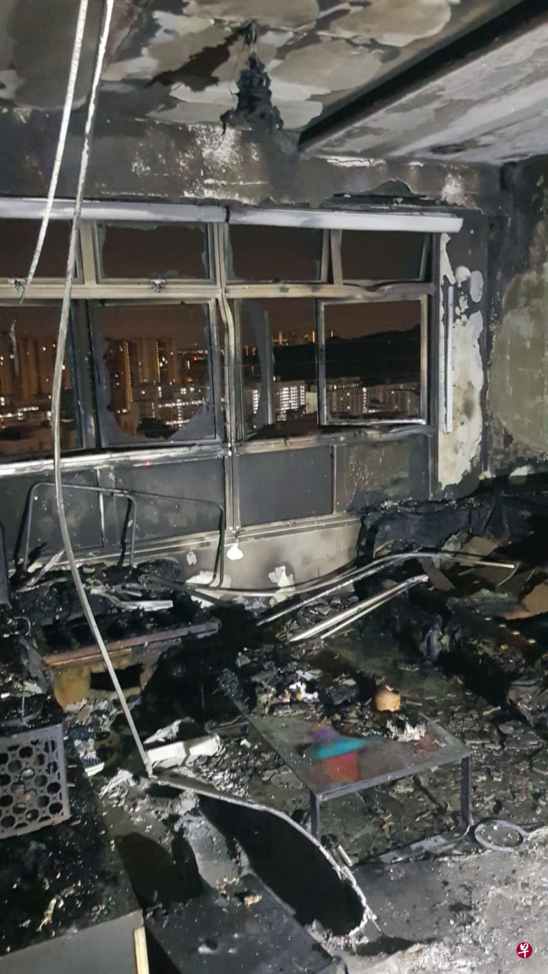 武吉巴督一间高层组屋单位今天午夜发生火患。（取自民防部队面簿） 