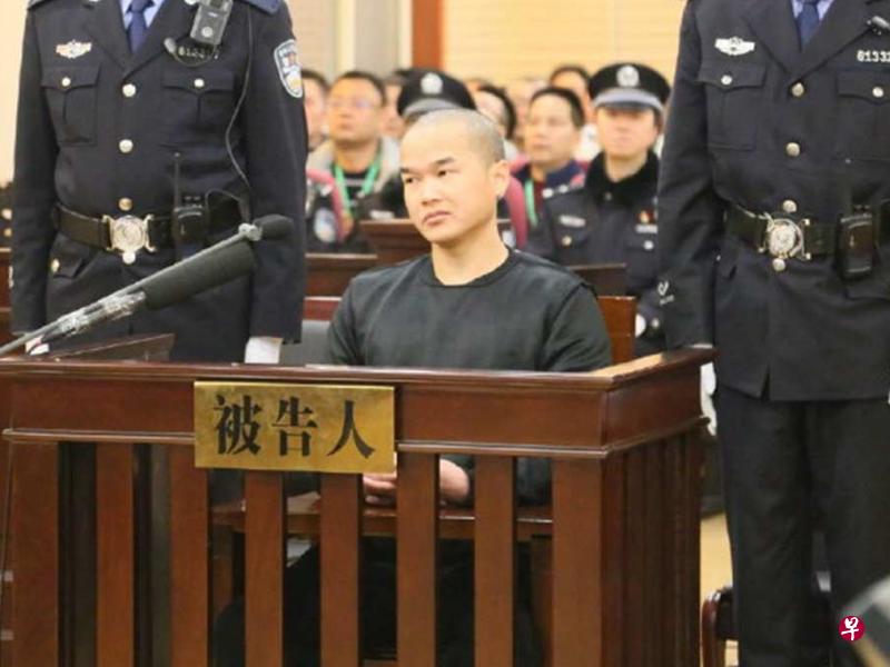 去年为已死逾20年的母亲复仇、杀害仇家父子三人的陕西汉中青年张扣扣，昨天被执行死刑。（汉中中级人民法院官方微博）