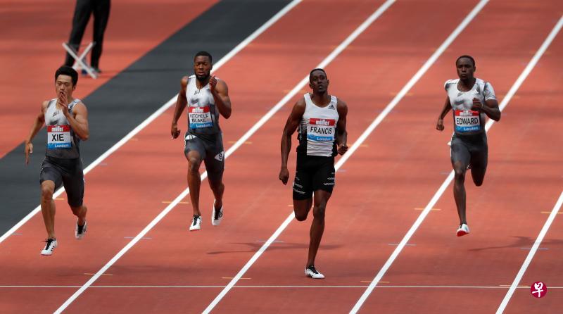 中国的谢震业(左一)力压英国名将弗朗西斯(右二),夺得冠军。(路透社) 中国的谢震业(左一)力压英国名将弗朗西斯(右二),夺得冠军。(路透社)