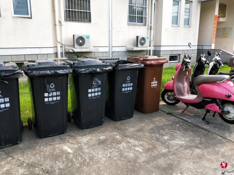 上海市垃圾四大分类:干垃圾、湿垃圾、有害垃圾、可回收物。(作者提供) 上海市垃圾四大分类:干垃圾、湿垃圾、有害垃圾、可回收物。(作者提供)