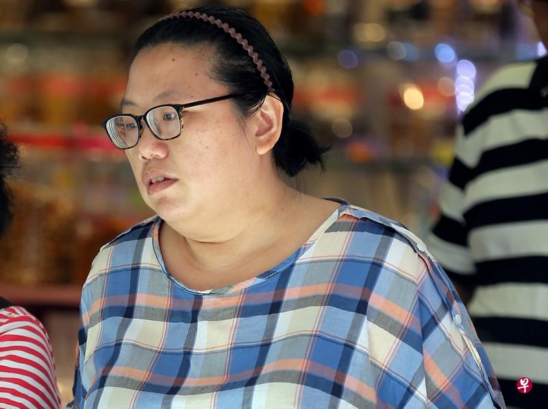 女社工宋湘湘对老人们又骗又利用， 失信总额达5万1000多元。（海峡时报）