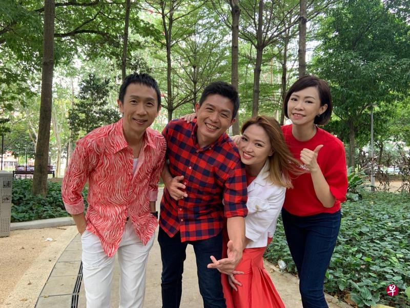 王德明(左起)、温国贤、洪菁云、陈丽仪献唱本地国庆歌曲。(电台96.3好FM提供) 王德明(左起)、温国贤、洪菁云、陈丽仪献唱本地国庆歌曲。(电台96.3好FM提供)