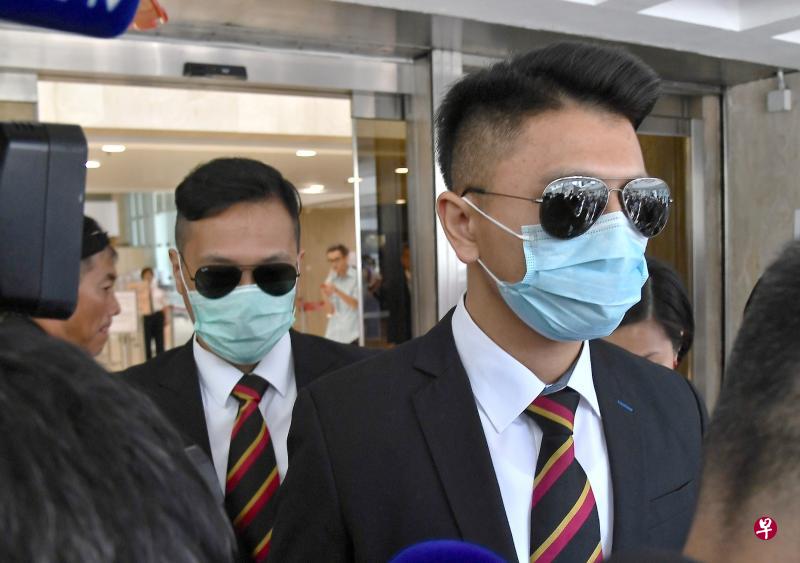 香港警员刘兴沛(左)和黄伟豪(右)昨天上诉得直,当庭释放。(中通社) 香港警员刘兴沛(左)和黄伟豪(右)昨天上诉得直,当庭释放。(中通社)
