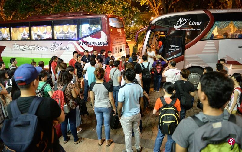 碰上长周末,许多国人到马国旅行,马国游子也趁机返乡探亲。(档案照) 碰上长周末,许多国人到马国旅行,马国游子也趁机返乡探亲。(档案照)