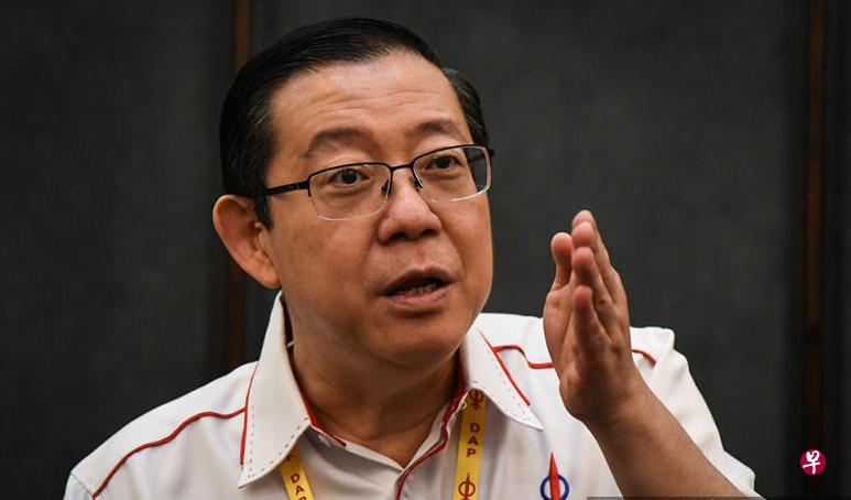 林冠英为敌对党马华取花名,引起马华不满。(当今大马) 林冠英为敌对党马华取花名,引起马华不满。(当今大马)