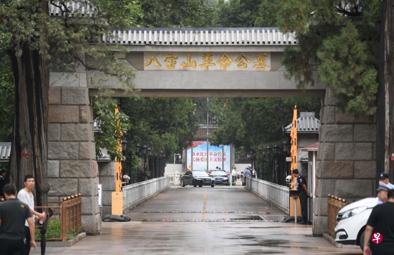 李鹏的遗体告别仪式今天上午在北京八宝山革命公墓举行。(法新社) 李鹏的遗体告别仪式今天上午在北京八宝山革命公墓举行。(法新社)