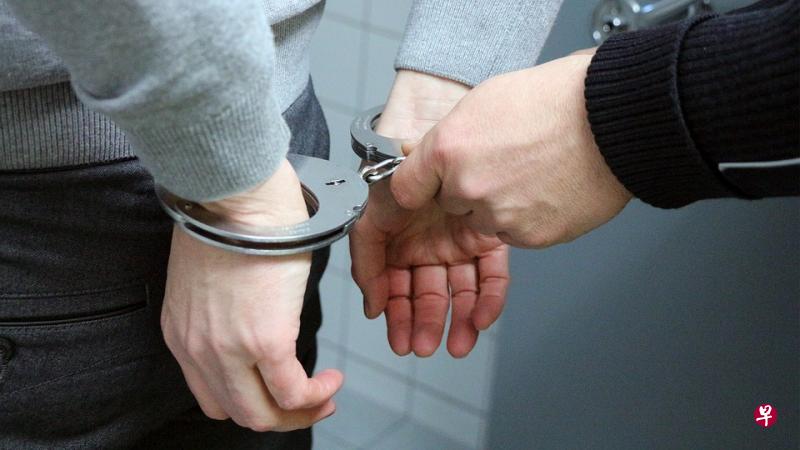 一名23岁男子因涉及一起大耳窿骚扰案件被警方逮捕。(示意图) 一名23岁男子因涉及一起大耳窿骚扰案件被警方逮捕。(示意图)