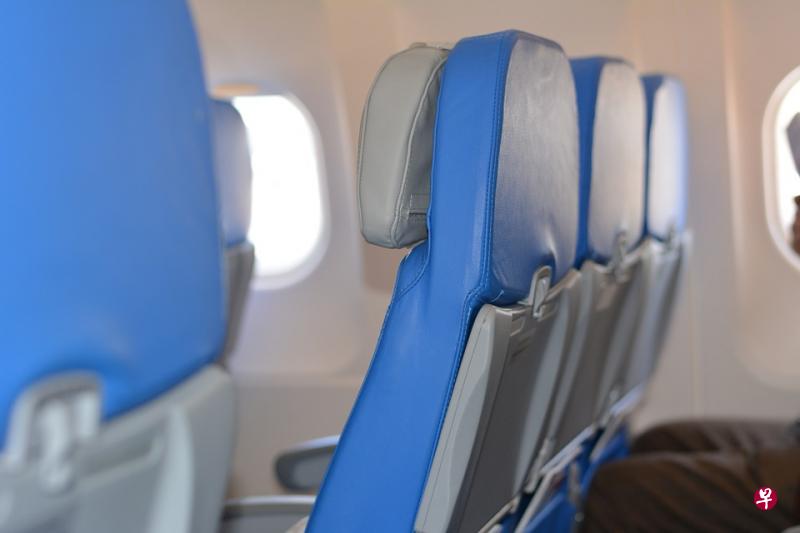 航空公司为降低成本,提高受欢迎航班的载客量,不惜增加座位排数,使得经济舱愈见狭窄,而这已经成为航空业的大趋势。(互联网) 航空公司为降低成本,提高受欢迎航班的载客量,不惜增加座位排数,使得经济舱愈见狭窄,而这已经成为航空业的大趋势。(互联网)