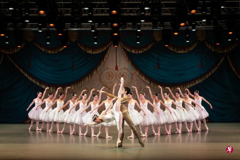 新加坡舞蹈剧场的“星空下的芭蕾”分两个周末呈献现代芭蕾和古典芭蕾。(舞团提供) 新加坡舞蹈剧场的“星空下的芭蕾”分两个周末呈献现代芭蕾和古典芭蕾。(舞团提供)