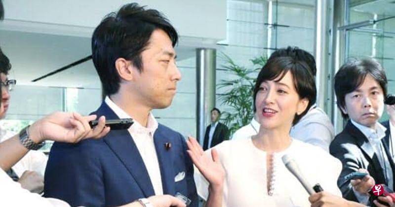 日本政坛小王子小泉进次郎与未婚妻 滝川雅美。(互联网) 日本政坛小王子小泉进次郎与未婚妻 滝川雅美。(互联网)