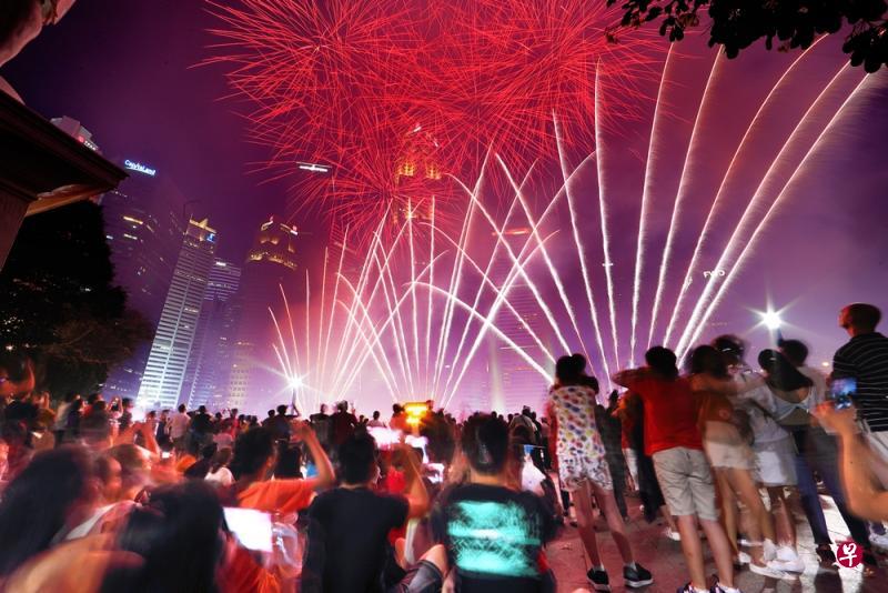 今年的国庆庆典,再度呈现了精彩的烟火表演。(档案照) 今年的国庆庆典,再度呈现了精彩的烟火表演。(档案照)