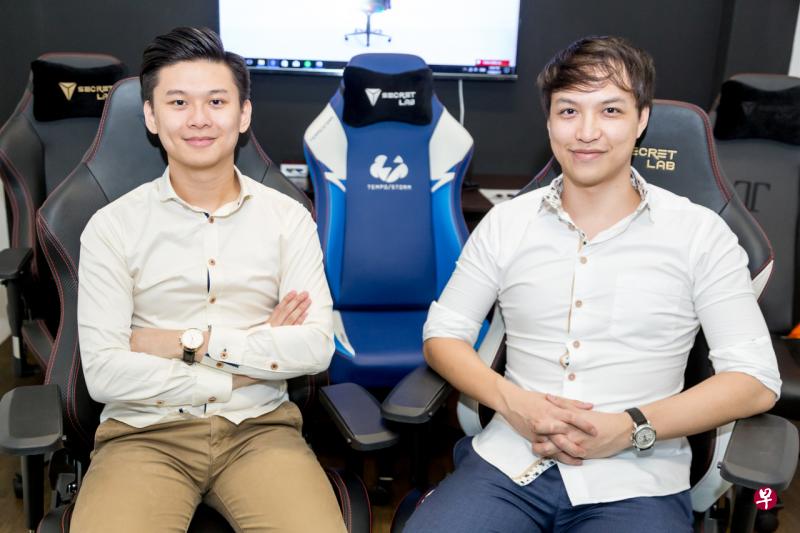 “Secretlab”创办人维申(右)和洪正伟,共创了专为电竞玩家开发设计的椅子品牌,并在短短两年内,打入美国和澳大利亚市场。(档案照) “Secretlab”创办人维申(右)和洪正伟,共创了专为电竞玩家开发设计的椅子品牌,并在短短两年内,打入美国和澳大利亚市场。(档案照)