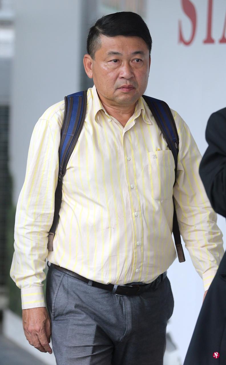 Environmental Landscape 私人有限董事长王尚领代表出庭面控,公司被判罚款22万元。(海峡时报) Environmental Landscape 私人有限董事长王尚领代表出庭面控,公司被判罚款22万元。(海峡时报)