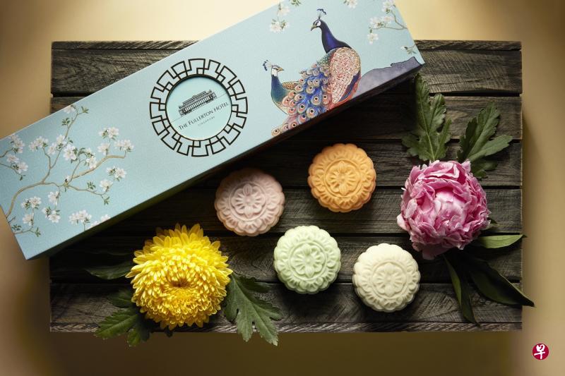 富丽敦酒店的冰皮月饼新口味带本地风情,如冰皮椰丝球和冰皮玫瑰露。 富丽敦酒店的冰皮月饼新口味带本地风情,如冰皮椰丝球和冰皮玫瑰露。