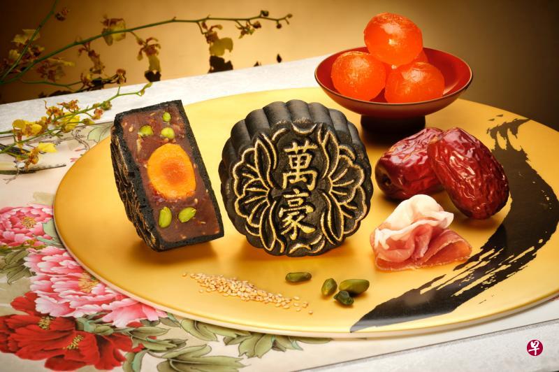 精选法式火腿枣蓉坚果月饼。 精选法式火腿枣蓉坚果月饼。