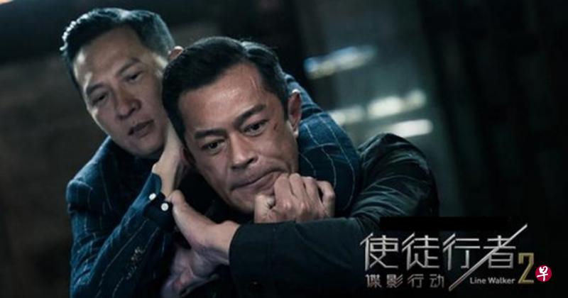 《使徒行者2:谍影行动》张家辉、古天乐、吴镇宇展现相互纠结的兄弟情谊,对命悬一线行走黑白界线上的卧底者有深刻的描摹。(剧照) 《使徒行者2:谍影行动》张家辉、古天乐、吴镇宇展现相互纠结的兄弟情谊,对命悬一线行走黑白界线上的卧底者有深刻的描摹。(剧照)