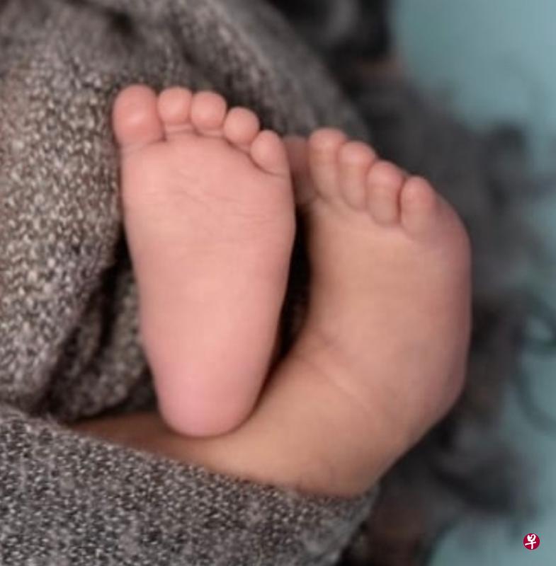 每个小宝宝的小脚丫都是精美的,随着岁月的增长,渐渐就变了样。(作者提供) 每个小宝宝的小脚丫都是精美的,随着岁月的增长,渐渐就变了样。(作者提供)