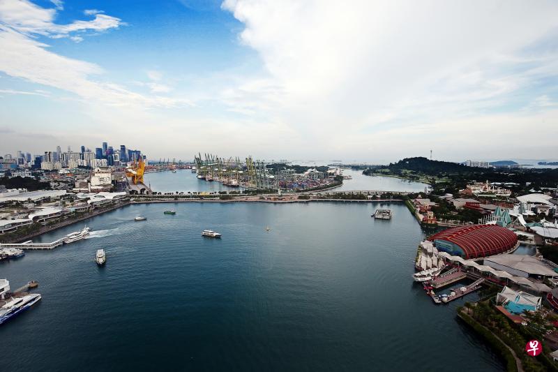 南部濒水地区覆盖我国南部海岸线30公里,从滨海东花园延伸至巴西班让。土地面积约2000公顷,是滨海湾的六倍,或相当于两个榜鹅。政府计划将南部濒水地区重塑为集生活、工作与休闲为一体的新场所。(何家俊摄) 南部濒水地区覆盖我国南部海岸线30公里,从滨海东花园延伸至巴西班让。土地面积约2000公顷,是滨海湾的六倍,或相当于两个榜鹅。政府计划将南部濒水地区重塑为集生活、工作与休闲为一体的新场所。(何家俊摄)