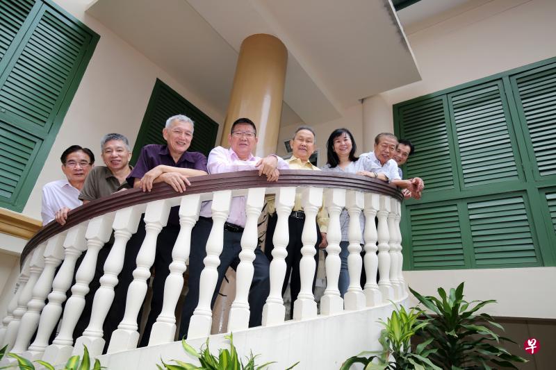 新加坡文化学术协会举办文化展览和讲座欢庆创会50周年。左起为理事林隆惠、理事卢焯基、前任秘书长陈朝祥、会长陈声桂、副会长何钰峰、秘书长卓称贤、前任副会长陈森富以及副会长陈锦成。(梁麒麟摄) 新加坡文化学术协会举办文化展览和讲座欢庆创会50周年。左起为理事林隆惠、理事卢焯基、前任秘书长陈朝祥、会长陈声桂、副会长何钰峰、秘书长卓称贤、前任副会长陈森富以及副会长陈锦成。(梁麒麟摄)