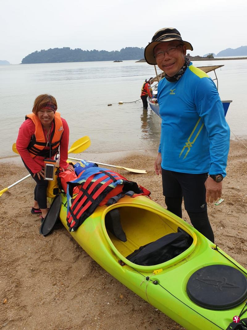 陈永顺(右)日前在海上遇风浪,至今下落不明。(受访者提供) 陈永顺(右)日前在海上遇风浪,至今下落不明。(受访者提供)