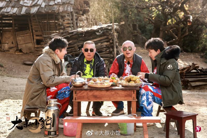 郭京飞、郭德纲、孟非、佟大为四大叔聚在一起经营“大叔小馆”。(互联网) 郭京飞、郭德纲、孟非、佟大为四大叔聚在一起经营“大叔小馆”。(互联网)