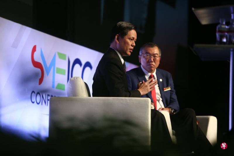 贸工部长陈振声说,政府将根据中小企业本身商业规划,提供整体所须援助。(陈斌勤摄) 贸工部长陈振声说,政府将根据中小企业本身商业规划,提供整体所须援助。(陈斌勤摄)