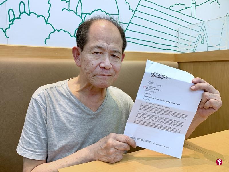 陈先生今年收到建屋局通知，惊悉必须购买25年租契的组屋，自己却没能力缴付万元差价。（曾美玲摄）