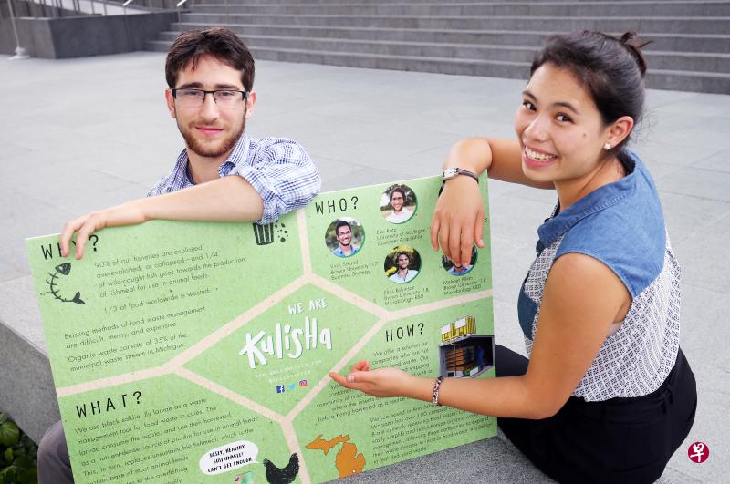 由新加坡管理大学举办的李光耀全球创新创业比赛每两年举行一次,吸引来自全球各地的大学组队前来参加。图为上一届比赛美国布朗大学参赛者以及他们所设计的方案。(档案照) 由新加坡管理大学举办的李光耀全球创新创业比赛每两年举行一次,吸引来自全球各地的大学组队前来参加。图为上一届比赛美国布朗大学参赛者以及他们所设计的方案。(档案照)