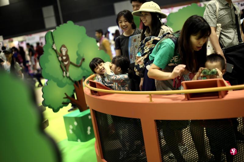 第八届母语学习论坛主题是“畅游母语乐园,感受学习喜悦”,现场也布置成一个学习乐园,让孩童通过互动游戏,运用母语。(陈渊庄摄) 第八届母语学习论坛主题是“畅游母语乐园,感受学习喜悦”,现场也布置成一个学习乐园,让孩童通过互动游戏,运用母语。(陈渊庄摄)