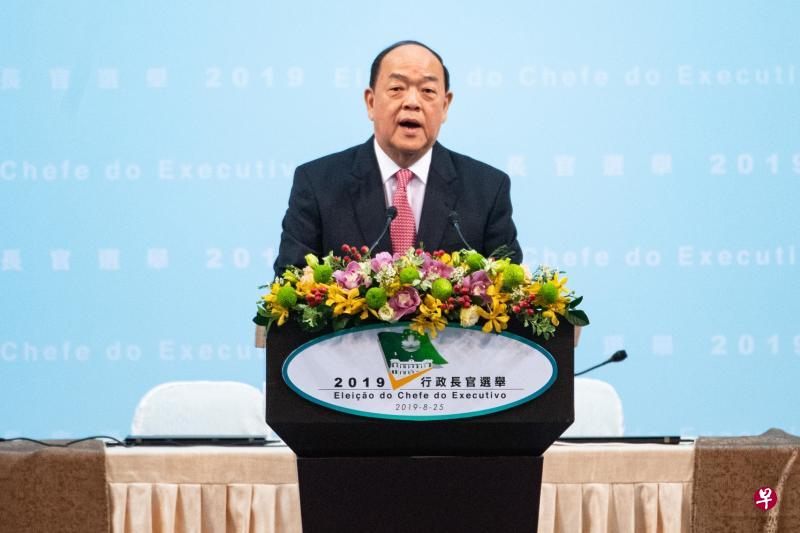 澳门候任特首贺一诚昨天发表当选感言。(新华社) 澳门候任特首贺一诚昨天发表当选感言。(新华社)