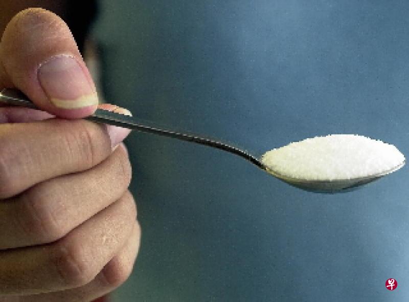 每日早上空腹喝一杯盐水,能帮助清肠、护口腔?(档案照) 每日早上空腹喝一杯盐水,能帮助清肠、护口腔?(档案照)