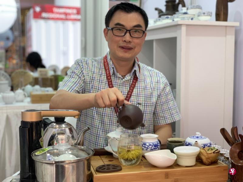 汪勇是中国四川成都人,在茶的故乡长大。(黄伟曼摄) 汪勇是中国四川成都人,在茶的故乡长大。(黄伟曼摄)