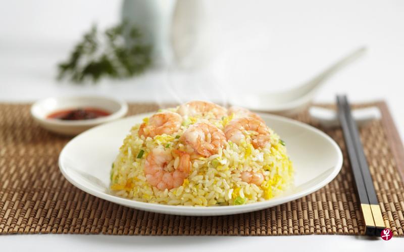 ←鼎泰丰餐馆炒饭选择多,图为虾仁蛋饭。(餐馆提供) ←鼎泰丰餐馆炒饭选择多,图为虾仁蛋饭。(餐馆提供)