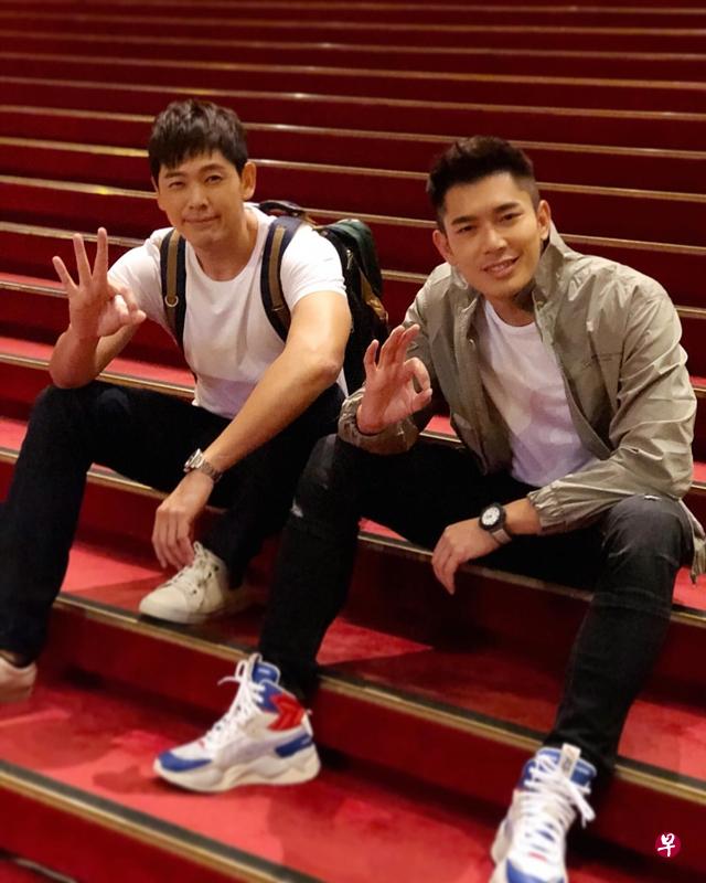 陈罗密欧(左)和黄俊雄昨晚一同出席新剧在台视频道首播的活动。(互联网) 陈罗密欧(左)和黄俊雄昨晚一同出席新剧在台视频道首播的活动。(互联网)