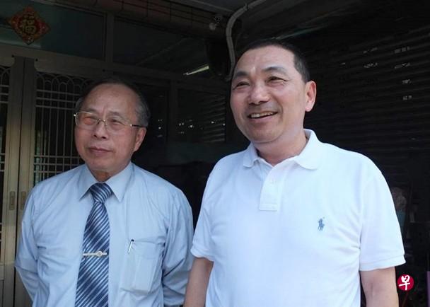 新北市长侯友宜(右)与二哥侯明锋(左)(档案照) 新北市长侯友宜(右)与二哥侯明锋(左)(档案照)