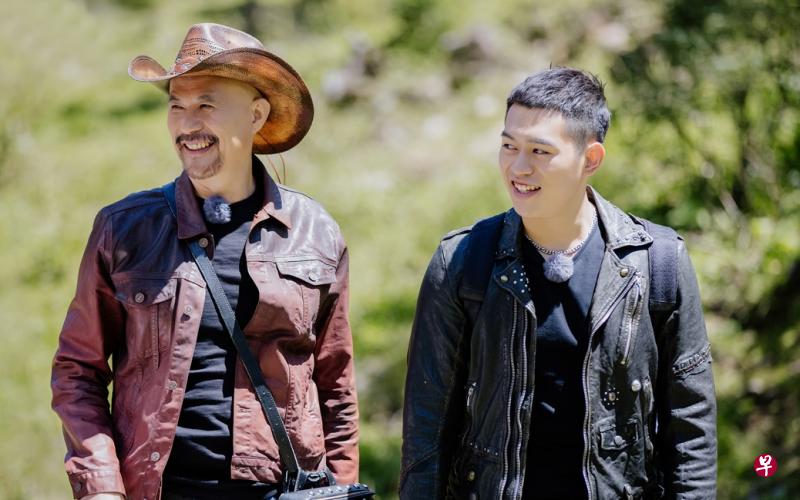 徐锦江(左)与徐菲同上节目,感情大增。(互联网) 徐锦江(左)与徐菲同上节目,感情大增。(互联网)