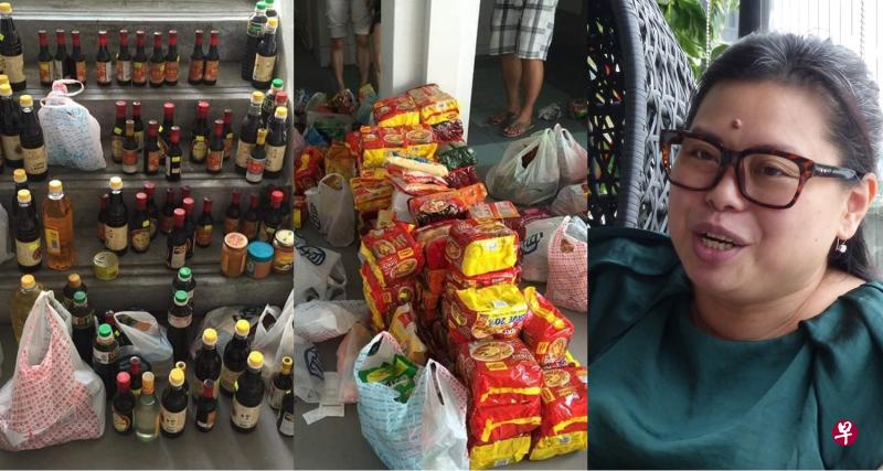 80岁失智阿伯家中囤积了近80瓶酱油等调味料(左),以及约100包快熟面和三合一咖啡(中),“女侠”潘迎芬(右)率一群义工帮他处理。(取自面簿) 80岁失智阿伯家中囤积了近80瓶酱油等调味料(左),以及约100包快熟面和三合一咖啡(中),“女侠”潘迎芬(右)率一群义工帮他处理。(取自面簿)