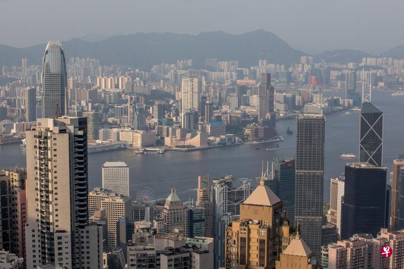 尽管局势依然复杂严峻,但香港上空的黑云终将被驱散,蓝天必将重现。(彭博社) 尽管局势依然复杂严峻,但香港上空的黑云终将被驱散,蓝天必将重现。(彭博社)