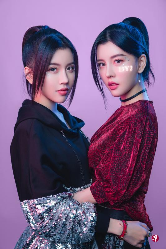 重新出发的BY2,希望用音乐给大家传递一个更真实的自己。(图片由《明日之子水晶时代》节目组提供) 重新出发的BY2,希望用音乐给大家传递一个更真实的自己。(图片由《明日之子水晶时代》节目组提供)