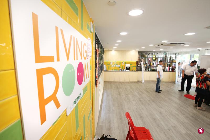 居民可上网预定有两房式组屋大小的“起居室”,在里头举行生日会等活动。(何家俊摄) 居民可上网预定有两房式组屋大小的“起居室”,在里头举行生日会等活动。(何家俊摄)