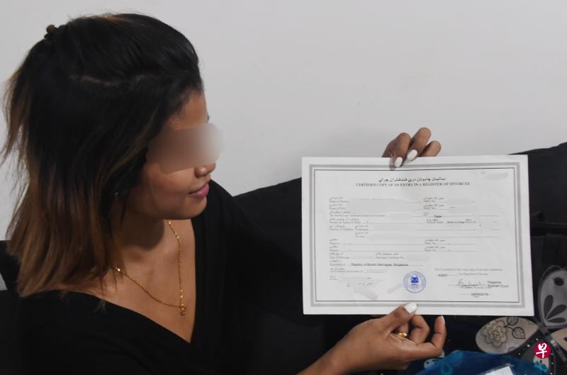 艾莉透露,她曾有过一段婚姻,现已离婚,跟落网男子并非夫妻。 艾莉透露,她曾有过一段婚姻,现已离婚,跟落网男子并非夫妻。