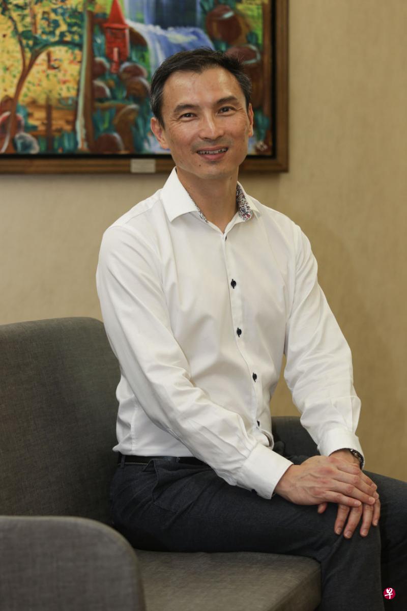 OncoCare癌症医疗中心营运总监翁子祥医生指出,职业前程配对网站的雇主新功能加快了招聘工作的进度,他对此相当满意。(李薇摄) OncoCare癌症医疗中心营运总监翁子祥医生指出,职业前程配对网站的雇主新功能加快了招聘工作的进度,他对此相当满意。(李薇摄)