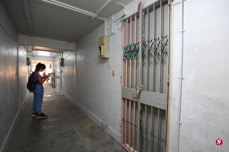 振瑞路租赁组屋内铁锅中发现的尸骸相信是人类胎儿,邻居表示单位住着两兄弟,但胎儿和父母的身份还是个谜。(档案照) 振瑞路租赁组屋内铁锅中发现的尸骸相信是人类胎儿,邻居表示单位住着两兄弟,但胎儿和父母的身份还是个谜。(档案照)