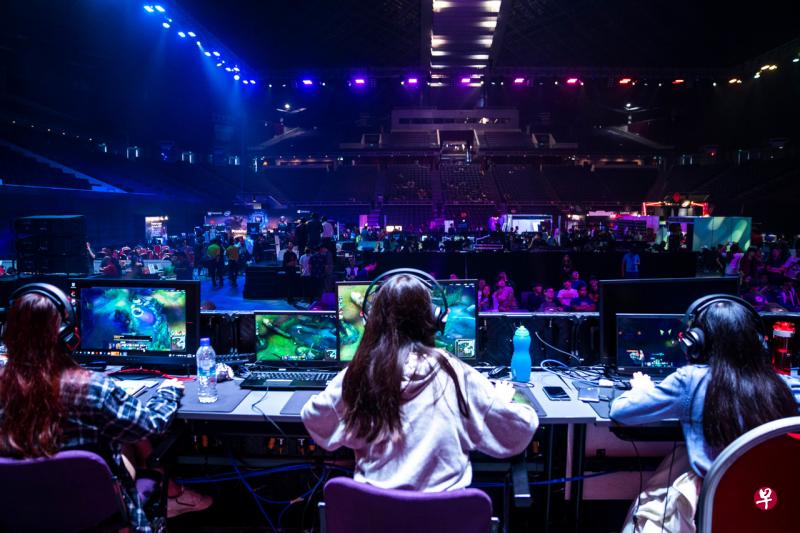 第7届“校园电子游戏盛会”（Campus Game Fest）8月初在新加坡室内体育馆隆重举行，吸引约1万名社区玩家到场。（YOUTHX提供） 
