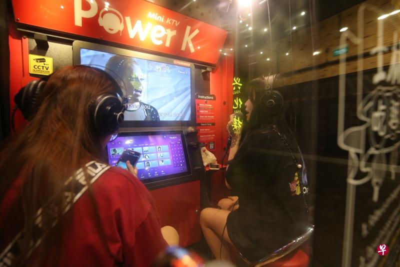 “迷你KTV”点唱亭近年来越来越受欢迎,全岛多处都可看到。(唐家鸿摄) “迷你KTV”点唱亭近年来越来越受欢迎,全岛多处都可看到。(唐家鸿摄)