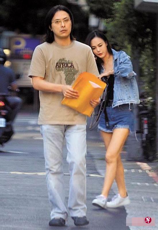 范植伟(左)与DJ小葱现身台北。(互联网) 范植伟(左)与DJ小葱现身台北。(互联网)