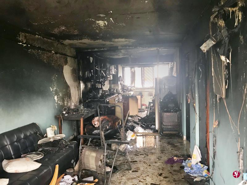 这个单位已被烧得面目全非。(姜泽良摄) 这个单位已被烧得面目全非。(姜泽良摄)